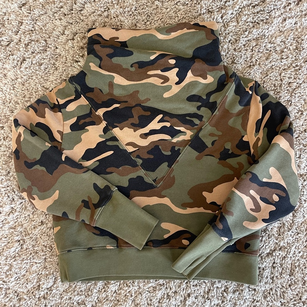 Camo Veronica Beard sweatshirt in size xs. In great condition!